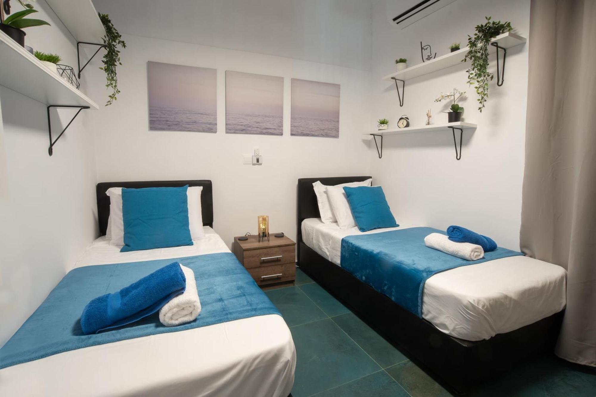 2 Bedroom With 200m To Sea - And Relax Paphos