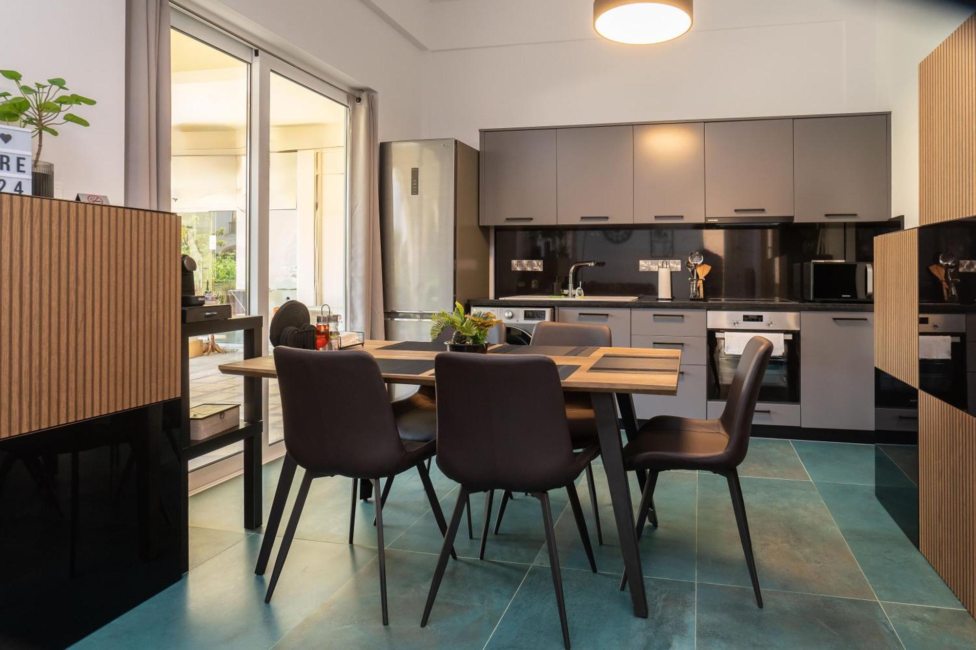 Apartment 2 Bedroom With 200m To Sea - And Relax